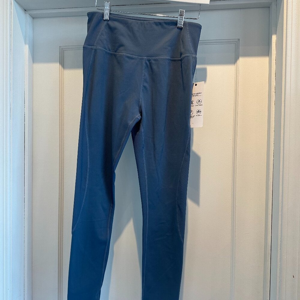 NWT Glyder Tone Up Legging in Washed Blue